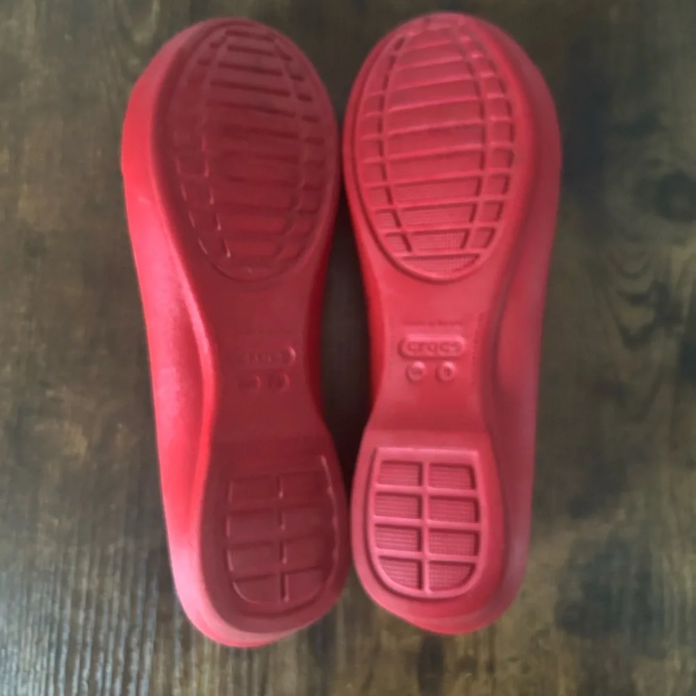 Crocs 9 - Picture 2 of 2